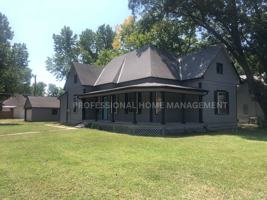 featured image of 721 E 12th Ave