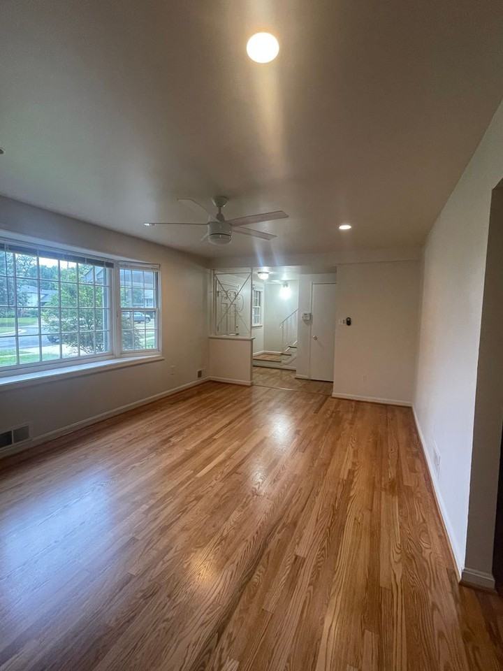 10317 Folk Street - Photo 6 of 31