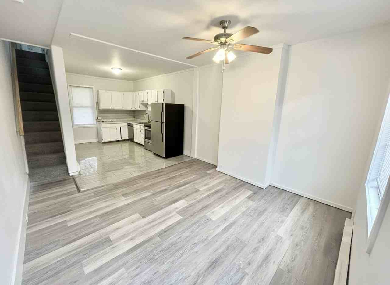 449 E Elkhart St - Photo 4 of 5