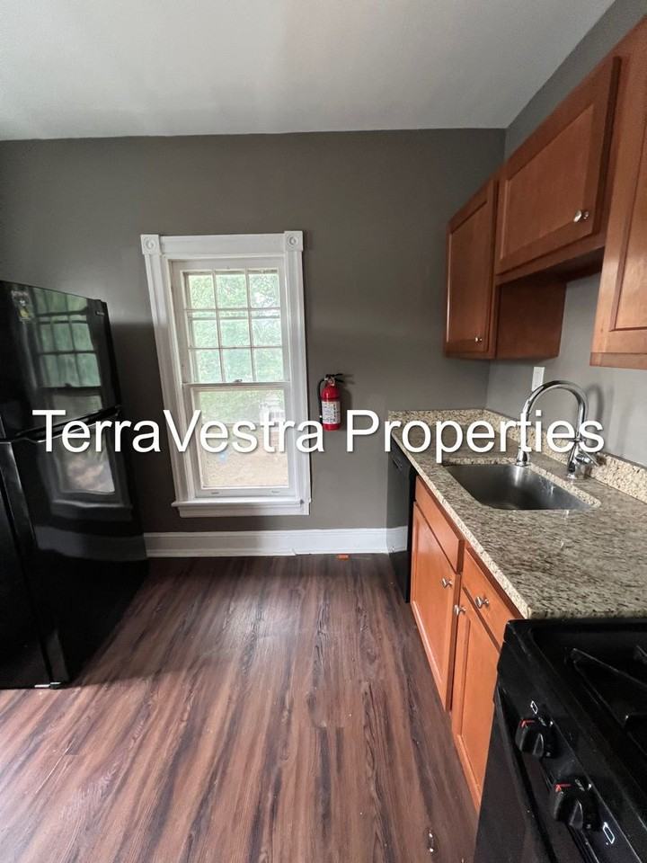 614 Taylor Ave - Photo 4 of 10