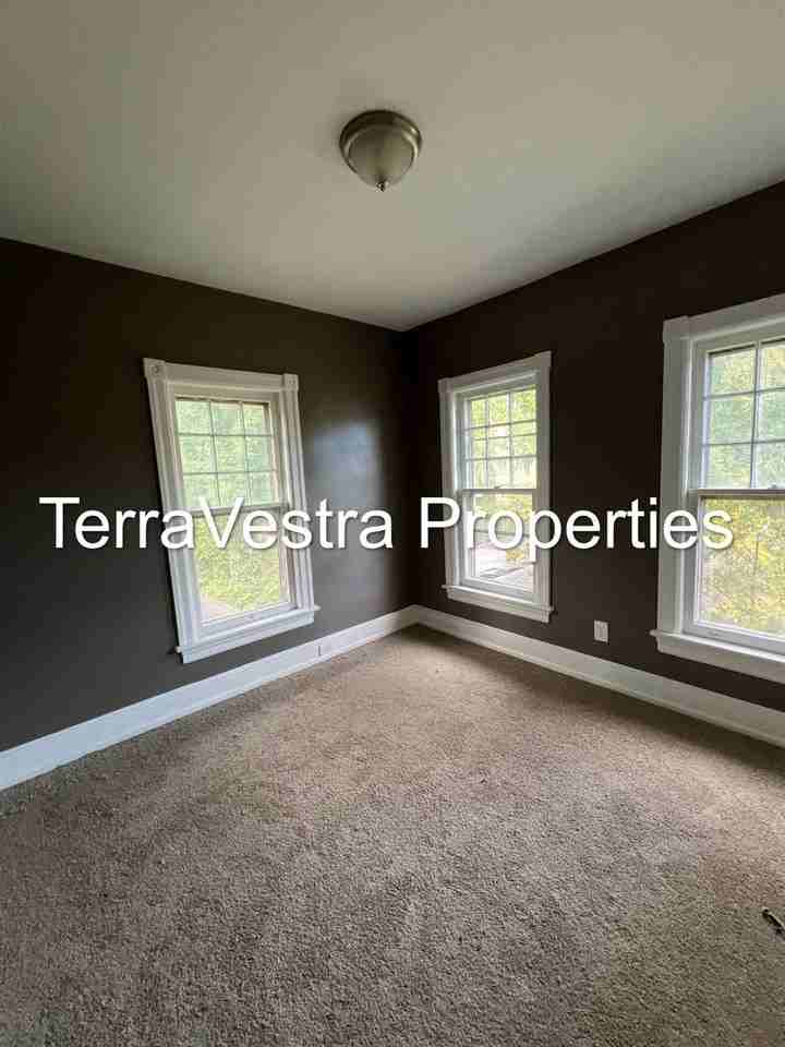 614 Taylor Ave - Photo 5 of 10