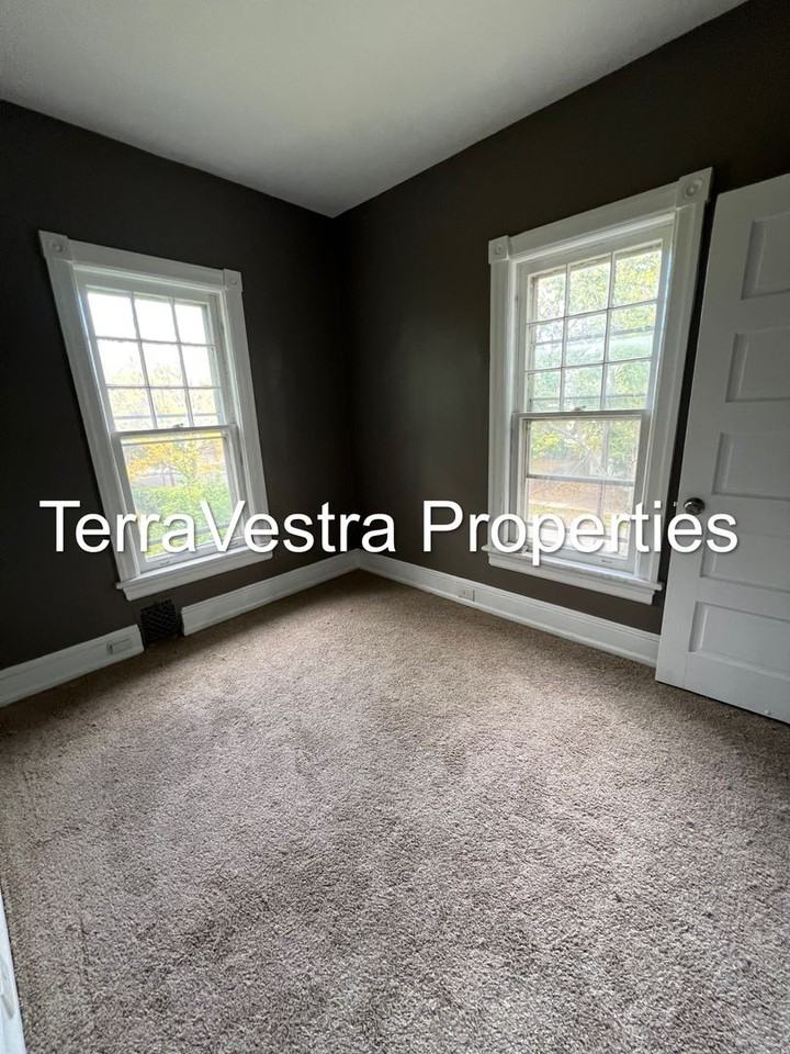 614 Taylor Ave - Photo 7 of 10