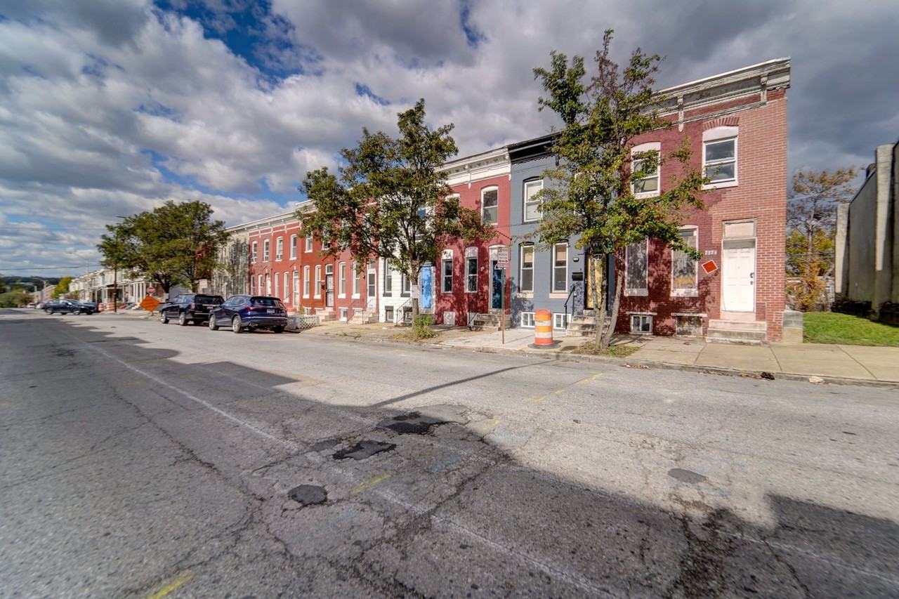 2132 W Fayette St - Photo 2 of 27