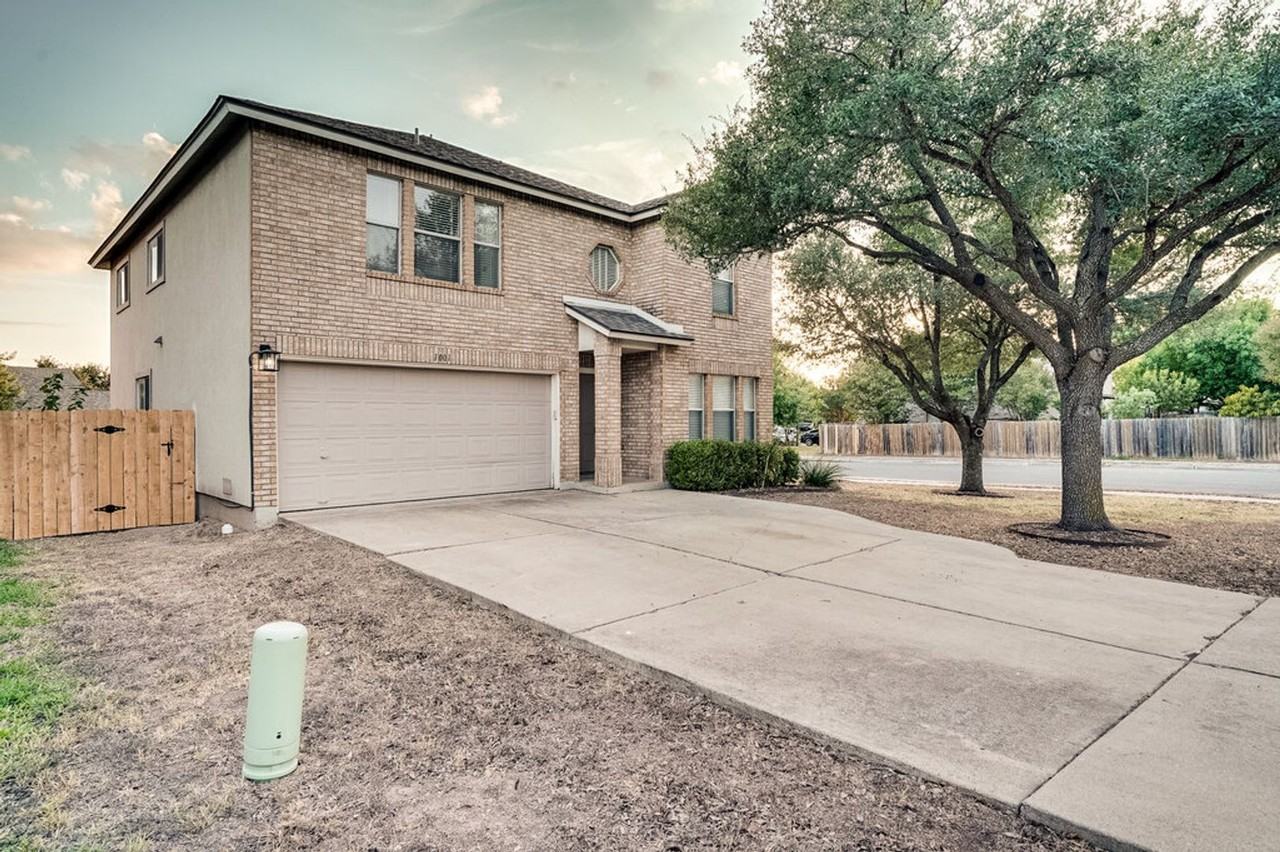 1001 Howell Terrace Pl - Photo 2 of 21