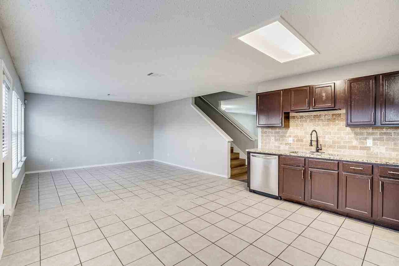 1001 Howell Terrace Pl - Photo 5 of 21