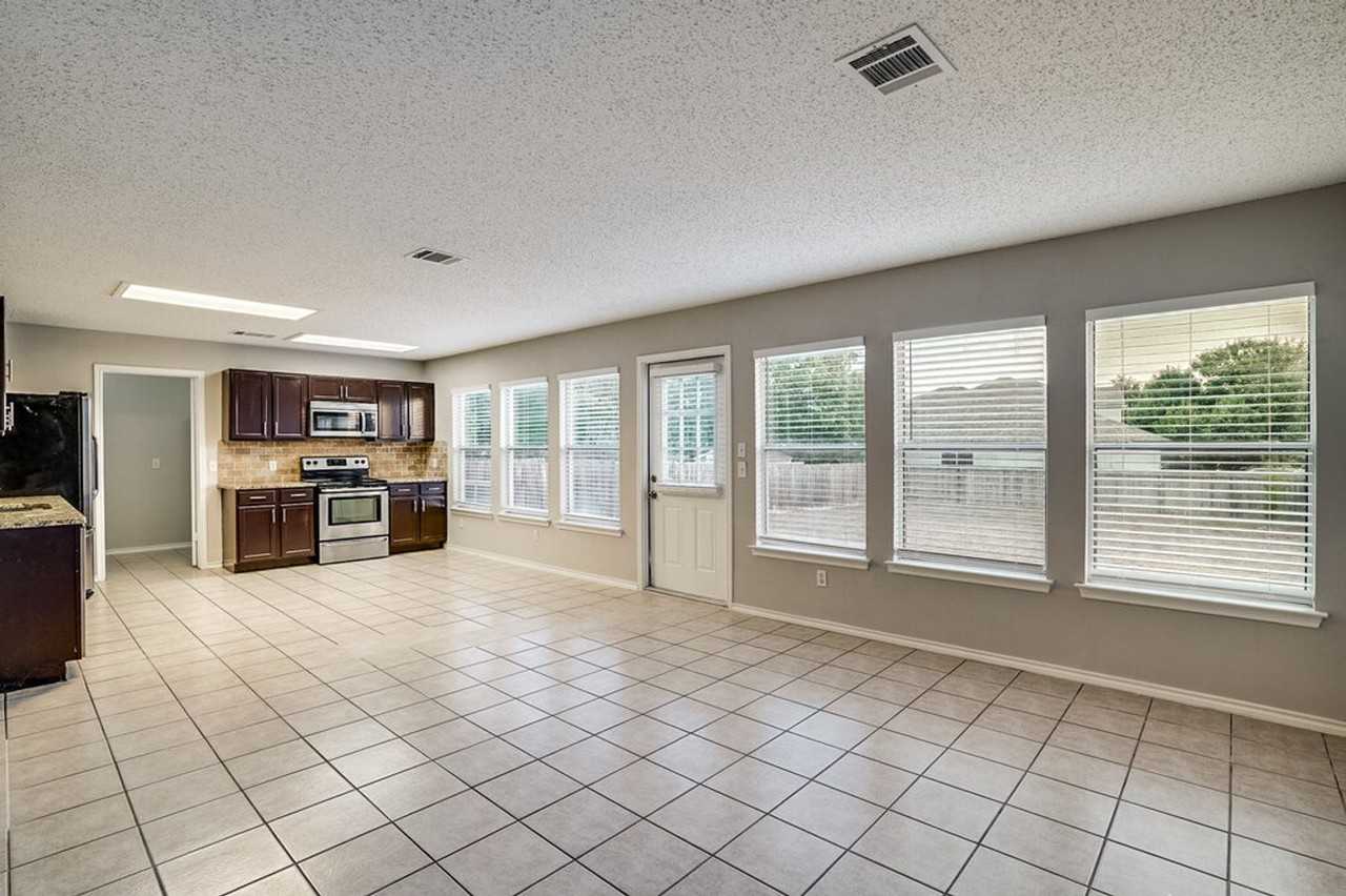1001 Howell Terrace Pl - Photo 6 of 21