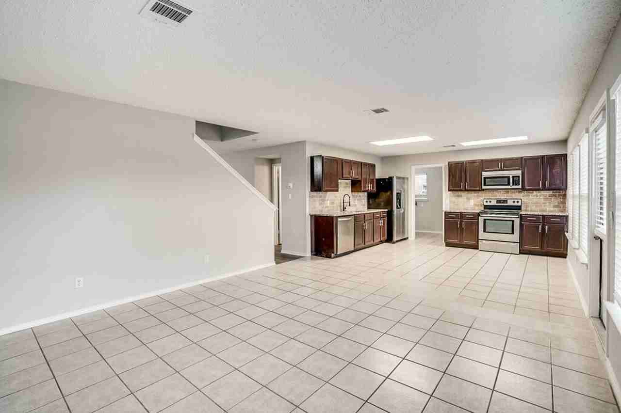 1001 Howell Terrace Pl - Photo 7 of 21