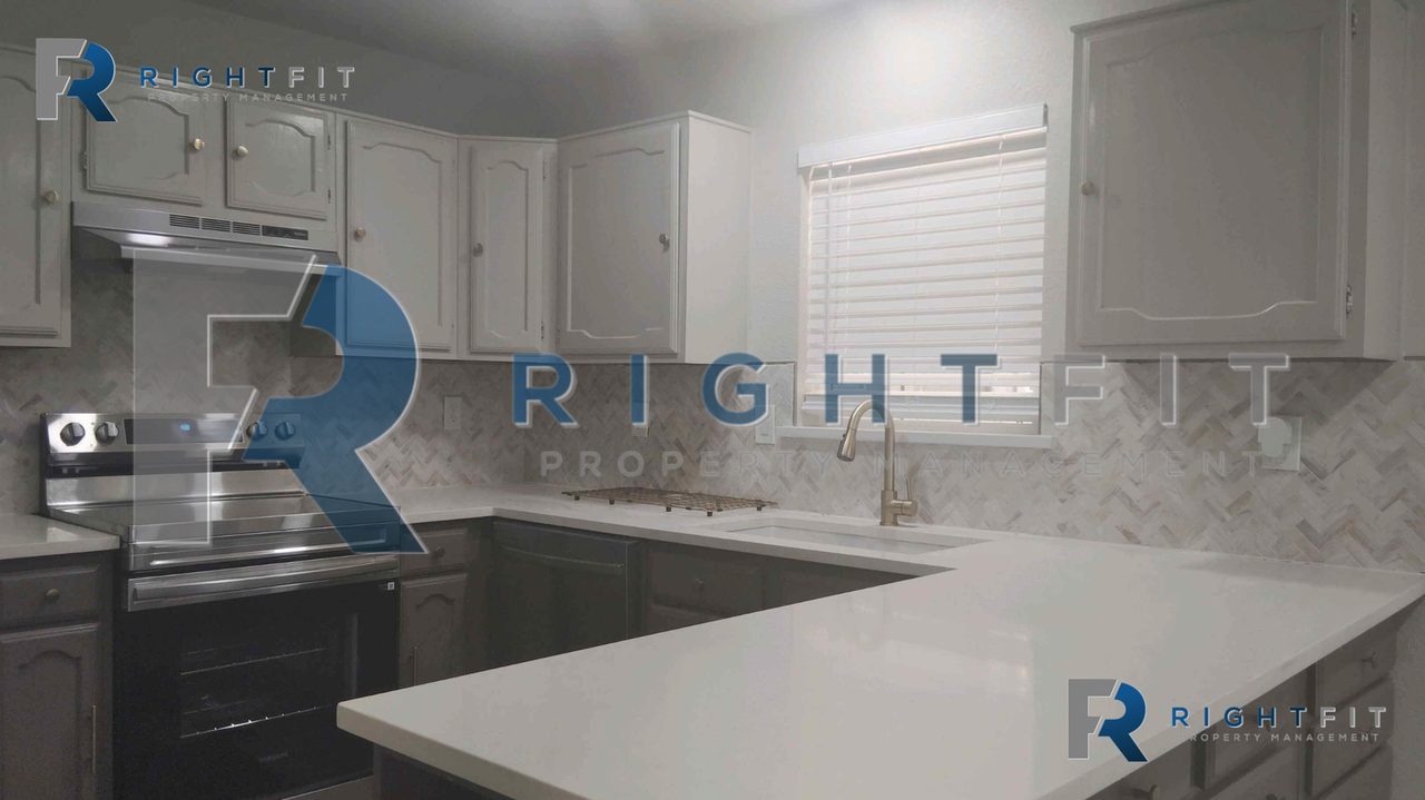 7832 Portman Ave - Photo 7 of 25