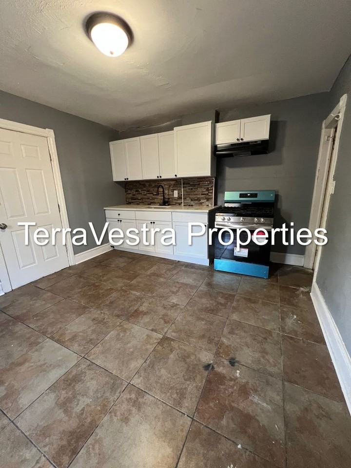 26 E Adams St - Photo 2 of 12