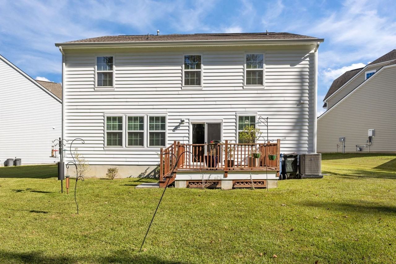 9909 Pin Cherry Ct - Photo 4 of 48