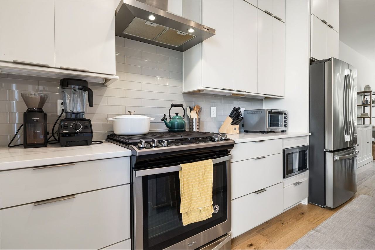 609 North Queen Street - Photo 6 of 22