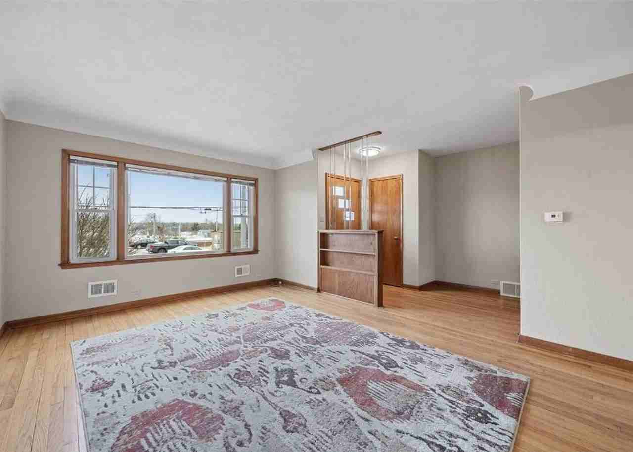 1928 A Ave Ne - Photo 3 of 21