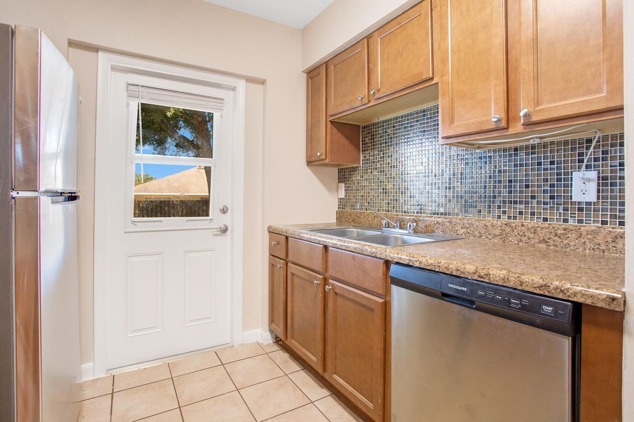 The Morton Apartments | 1 - Photo 4 of 21