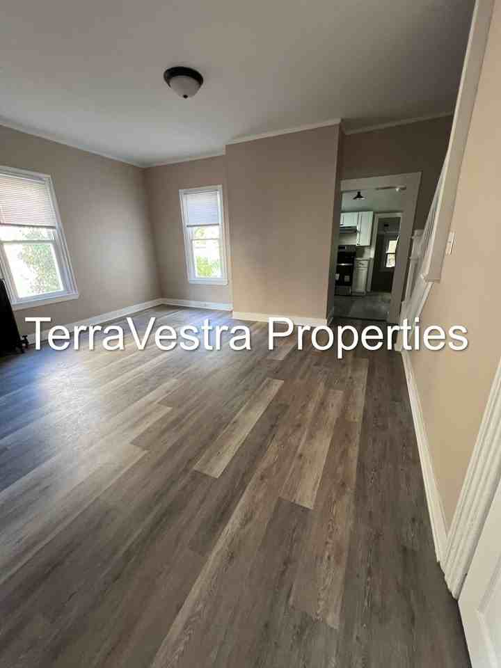 316 Broad St - Photo 7 of 17