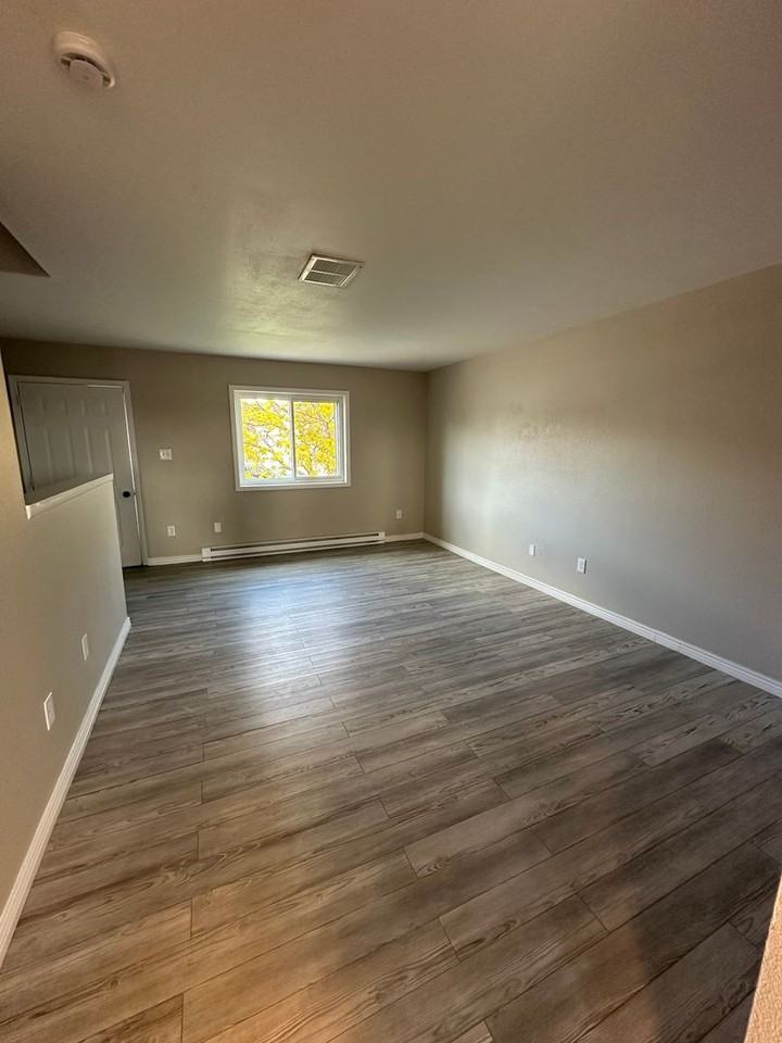 4951 Atlantic Dr - Photo 2 of 15
