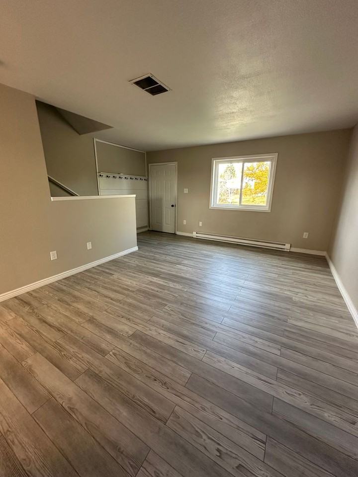 4951 Atlantic Dr - Photo 3 of 15