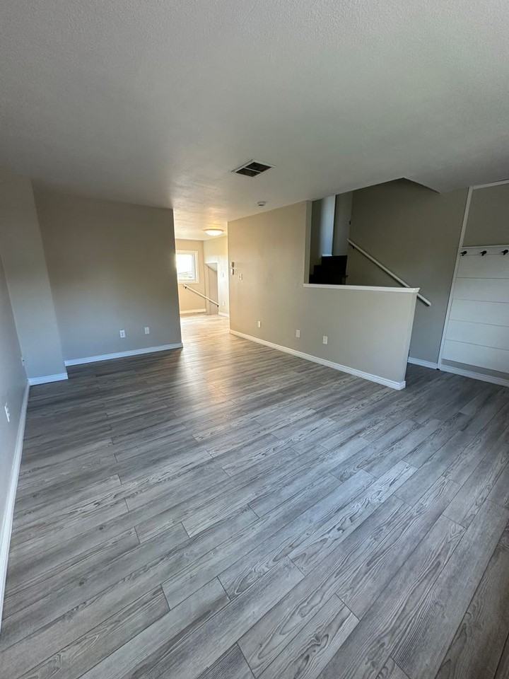 4951 Atlantic Dr - Photo 4 of 15