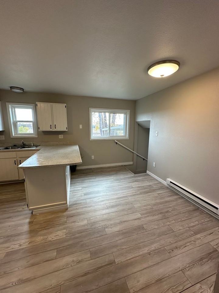 4951 Atlantic Dr - Photo 5 of 15