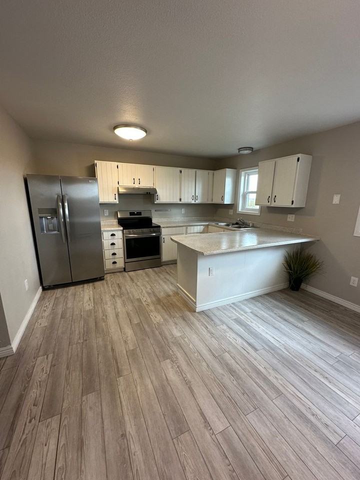 4951 Atlantic Dr - Photo 6 of 15