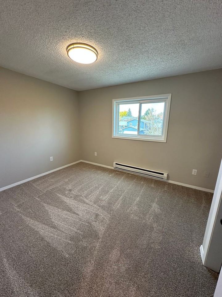 4951 Atlantic Dr - Photo 7 of 15