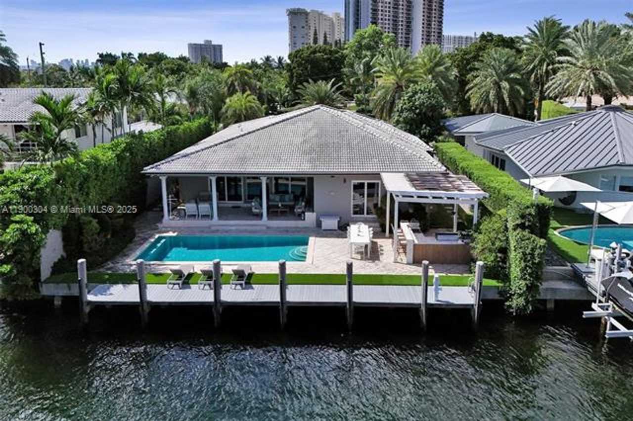 1935 Ne 117th Rd #0 - Photo 3 of 44