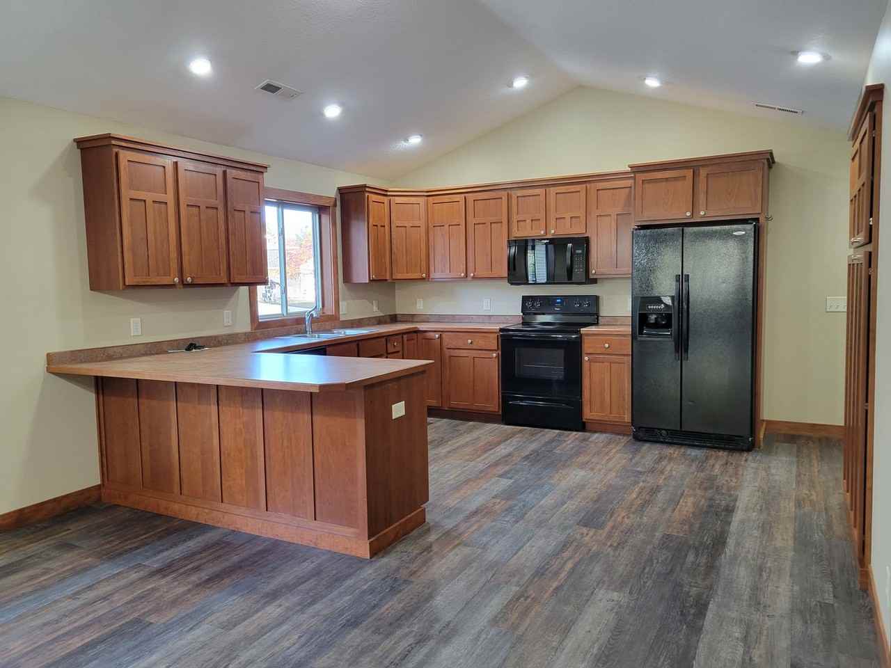 146 W Cemetery Rd - Photo 5 of 34