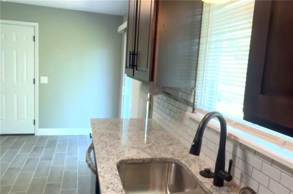 907 N 14th St - Photo 2 of 4