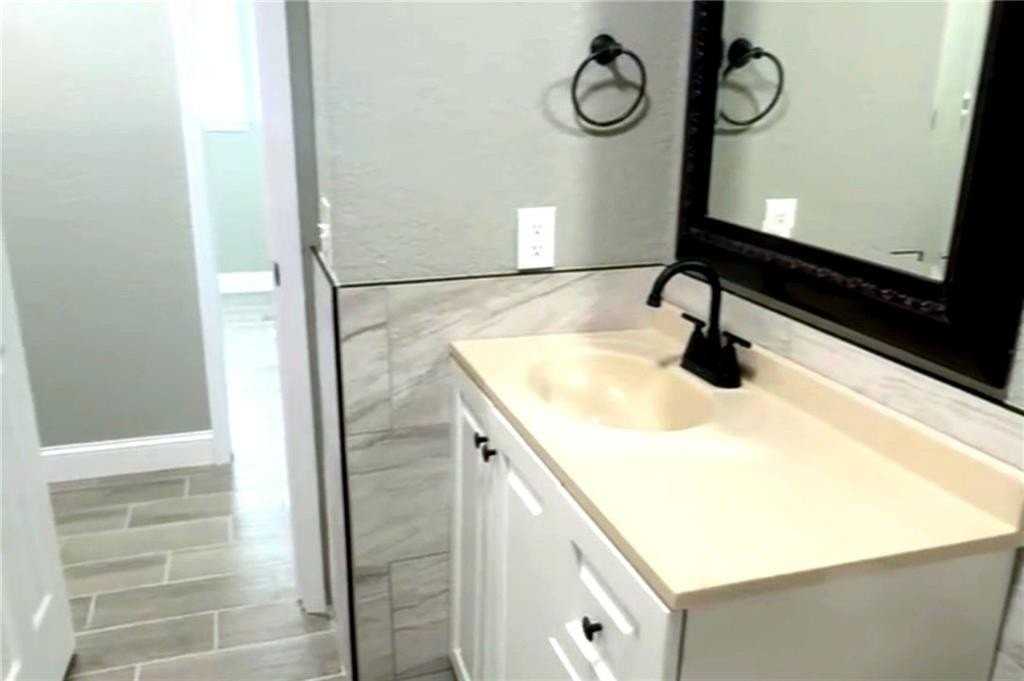 907 N 14th St - Photo 4 of 4