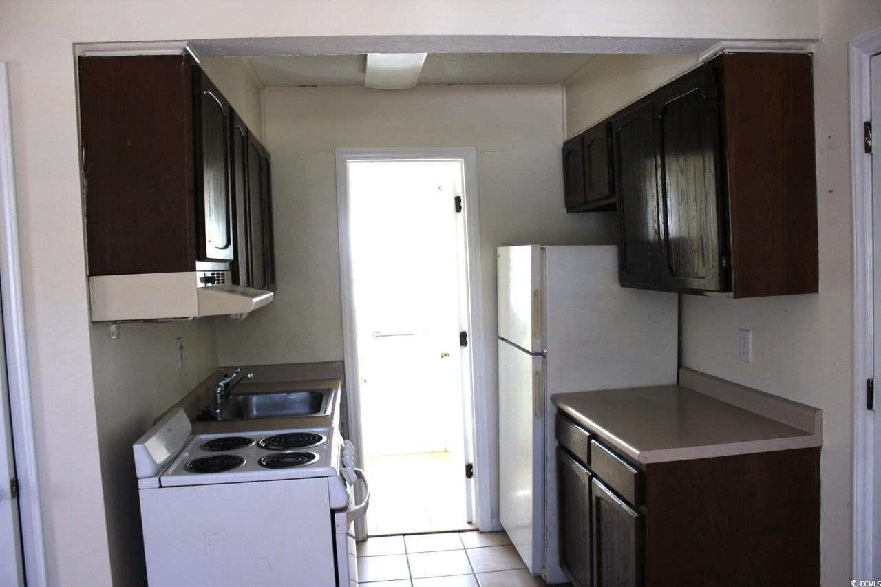 1500 Chester St - Photo 4 of 11