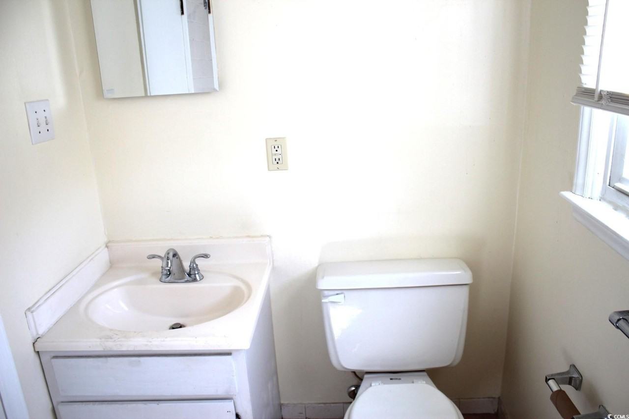 1500 Chester St - Photo 5 of 11