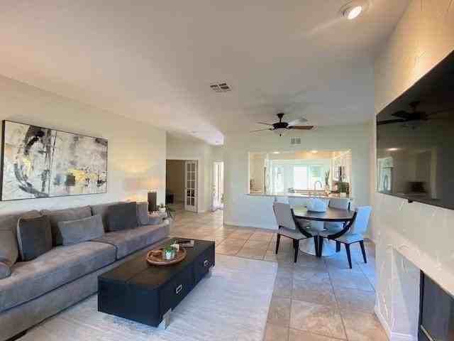 678 Vista Lago Cir N - Photo 5 of 39