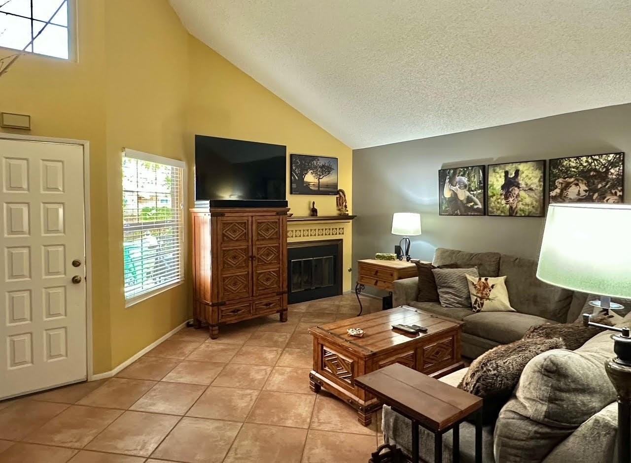 42275 Omar Pl - Photo 3 of 32