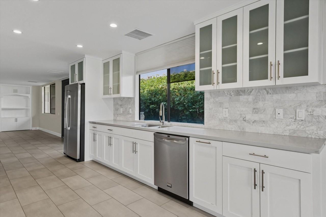 47 Cornell Dr - Photo 3 of 36