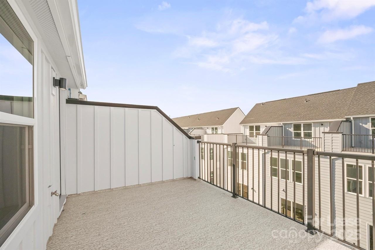 3015 Jolene Ct - Photo 4 of 28