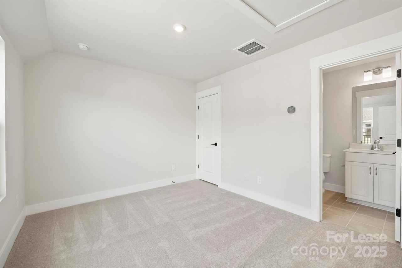 3015 Jolene Ct - Photo 7 of 28