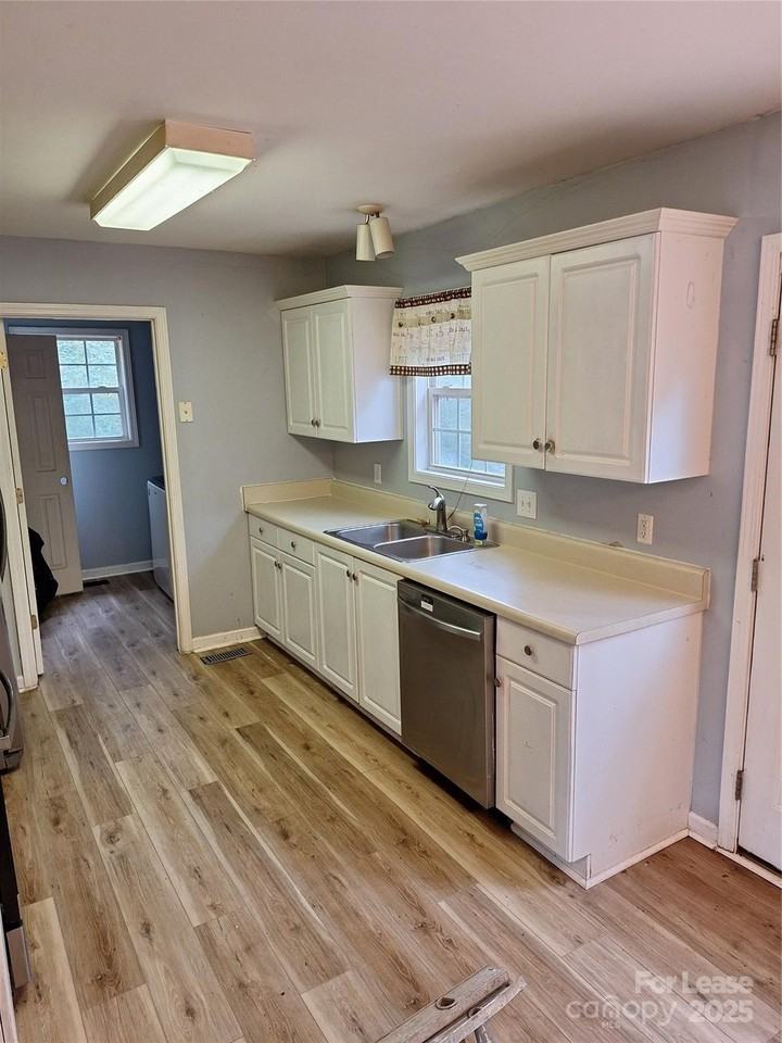 228 Sheffield Drive - Photo 5 of 20