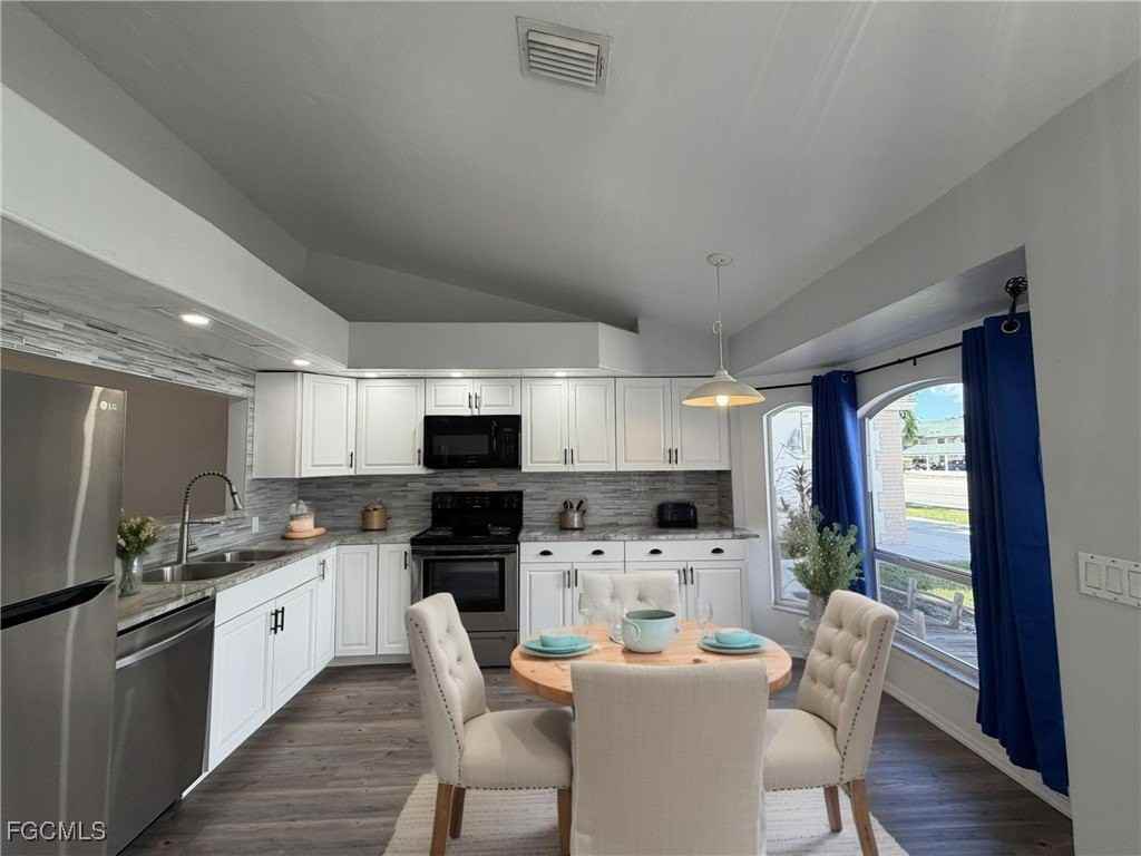 1418 Cape Coral Pkwy W - Photo 5 of 24