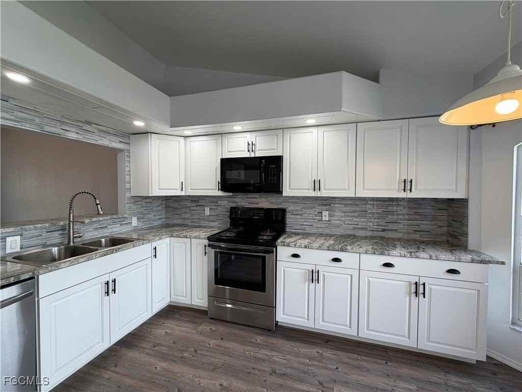 1418 Cape Coral Pkwy W - Photo 6 of 24