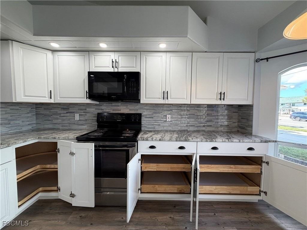 1418 Cape Coral Pkwy W - Photo 7 of 24