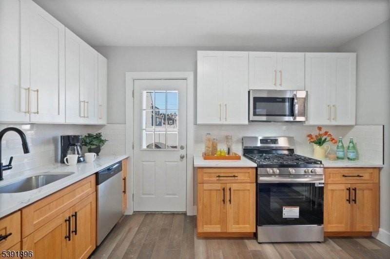 895 Port Reading Ave - Photo 4 of 14