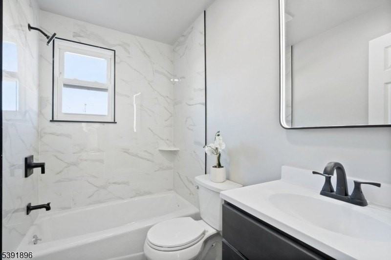 895 Port Reading Ave - Photo 7 of 14