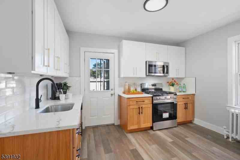 897 Port Reading Ave - Photo 5 of 15