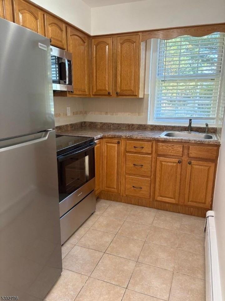 83 Wetmore Ave - Photo 2 of 7