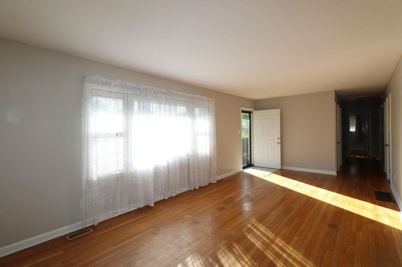 501 Westerfield Way - Photo 4 of 21