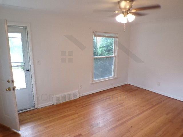 3084 Gloria St - Photo 2 of 8