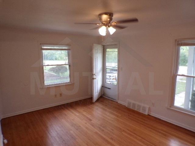 3084 Gloria St - Photo 3 of 8