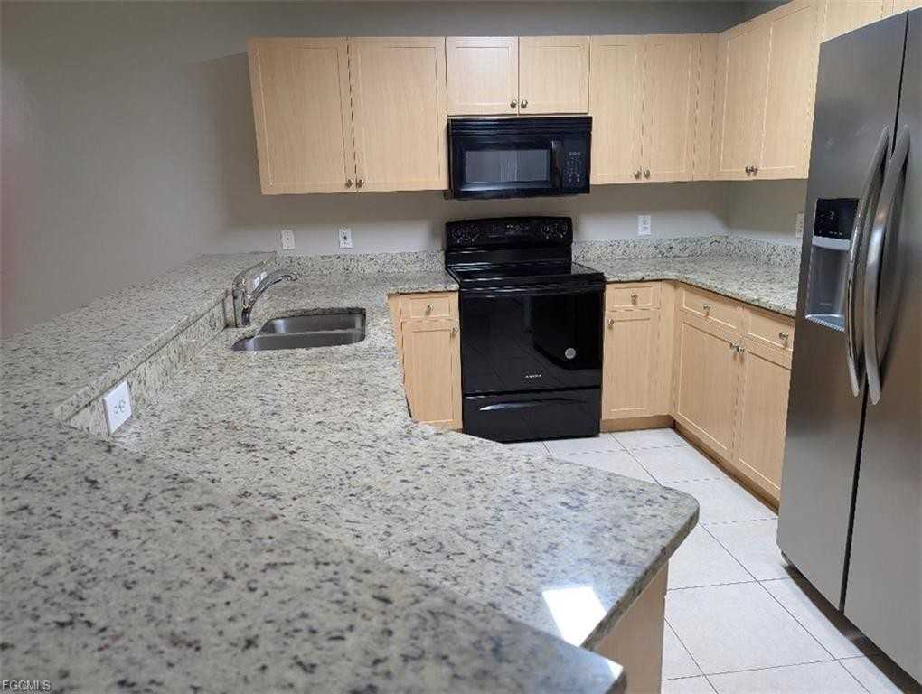 1828 Ne 8th Pl - Photo 4 of 8