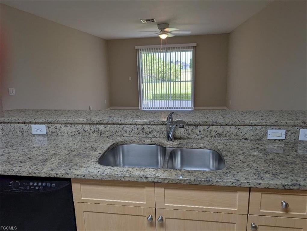 1828 Ne 8th Pl - Photo 5 of 8