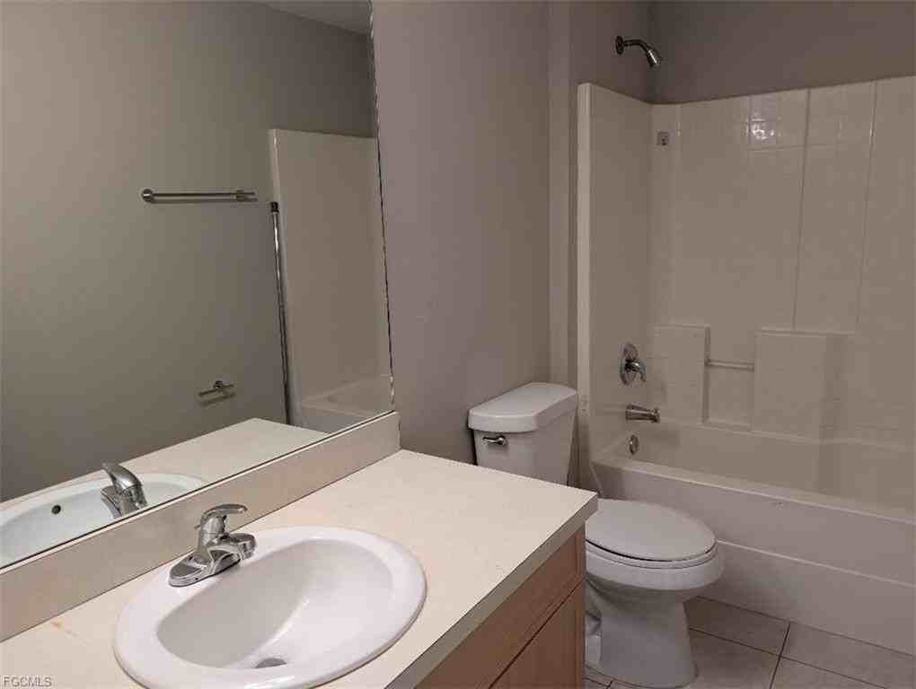 1828 Ne 8th Pl - Photo 7 of 8