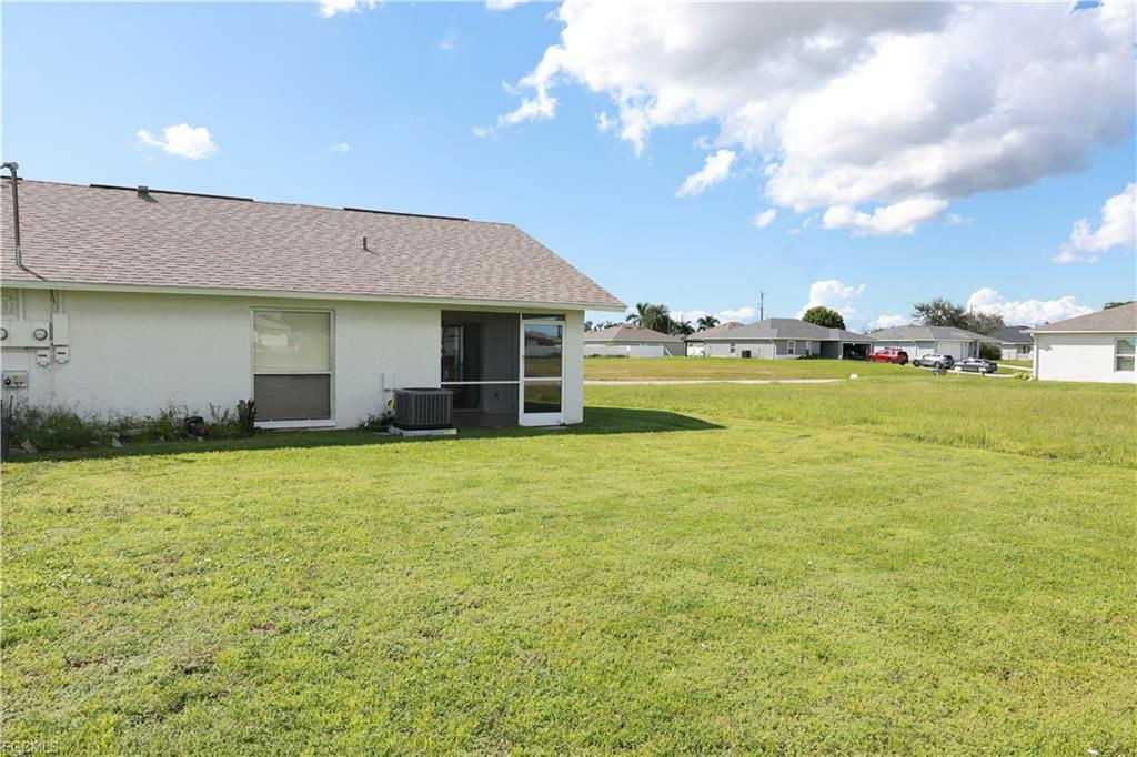 1733 Northeast 7th Place - Photo 3 of 8